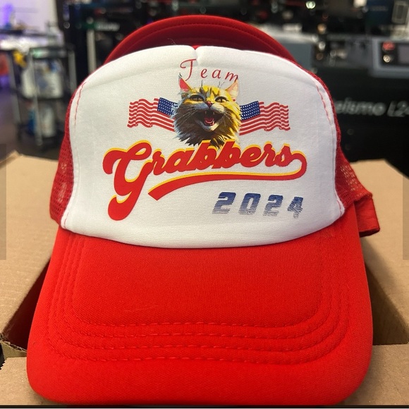 Trump hat! Rare collectible item , only 10 available! - Picture 2 of 4